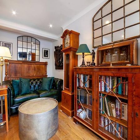 Outstanding Antique 1Br Flat In Soho Daire Londra Dış mekan fotoğraf
