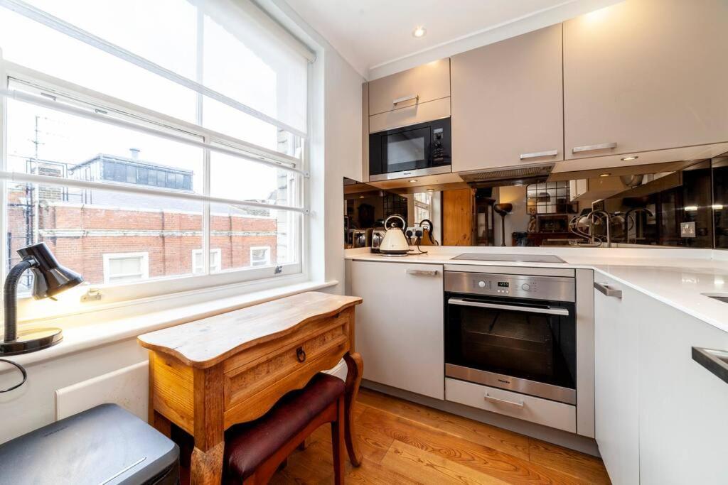 Outstanding Antique 1Br Flat In Soho Daire Londra Dış mekan fotoğraf