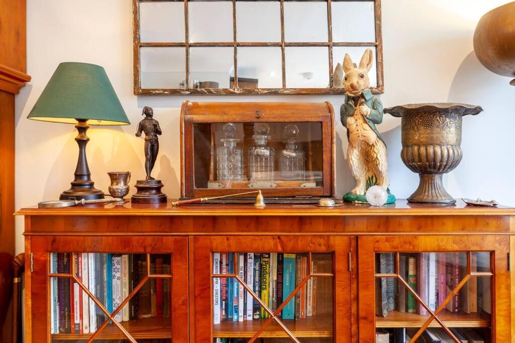 Outstanding Antique 1Br Flat In Soho Daire Londra Dış mekan fotoğraf