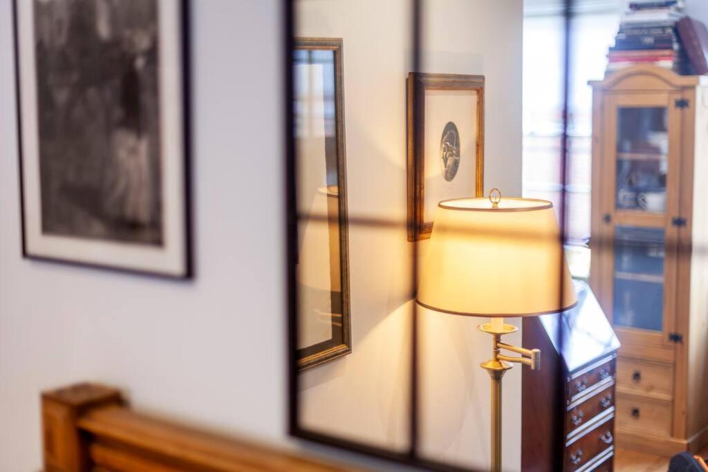 Outstanding Antique 1Br Flat In Soho Daire Londra Dış mekan fotoğraf