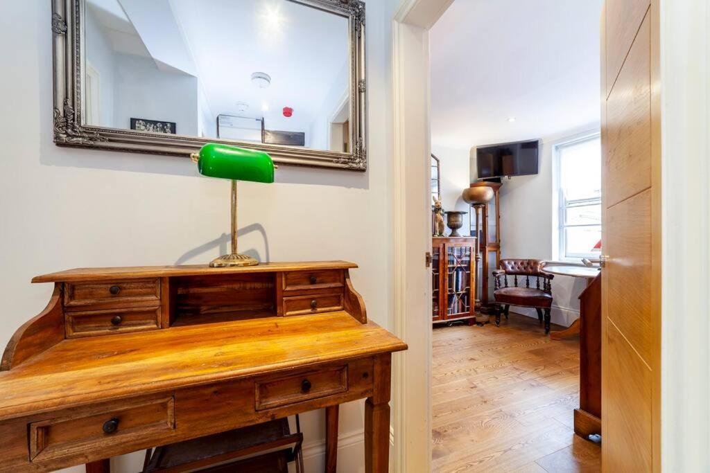 Outstanding Antique 1Br Flat In Soho Daire Londra Dış mekan fotoğraf