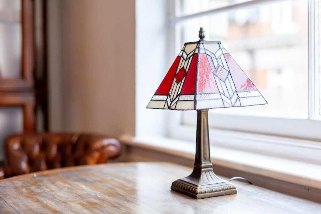 Outstanding Antique 1Br Flat In Soho Daire Londra Dış mekan fotoğraf