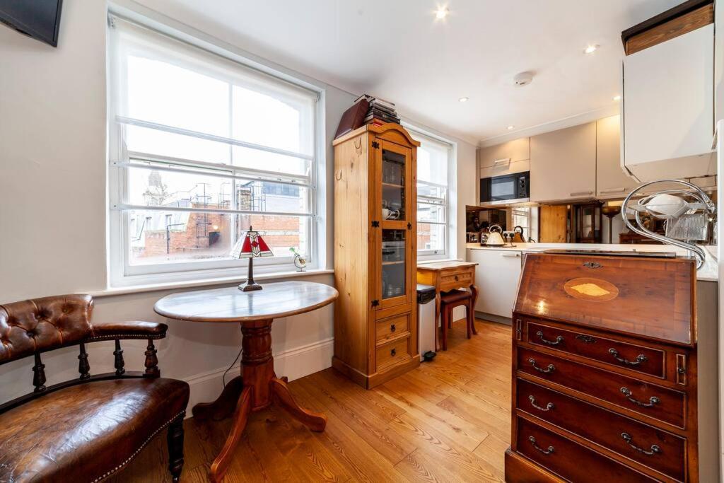 Outstanding Antique 1Br Flat In Soho Daire Londra Dış mekan fotoğraf
