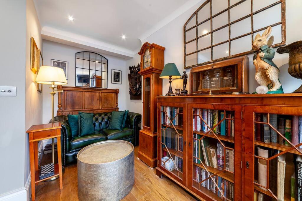 Outstanding Antique 1Br Flat In Soho Daire Londra Dış mekan fotoğraf