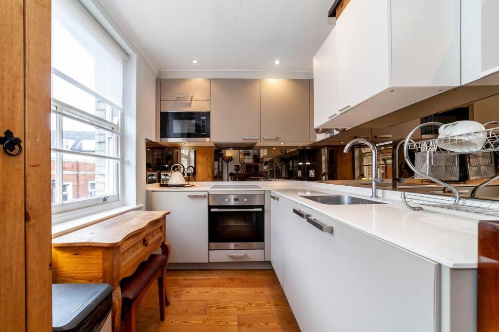 Outstanding Antique 1Br Flat In Soho Daire Londra Dış mekan fotoğraf