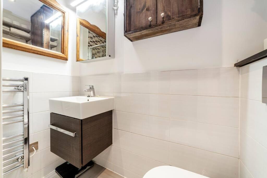 Outstanding Antique 1Br Flat In Soho Daire Londra Dış mekan fotoğraf