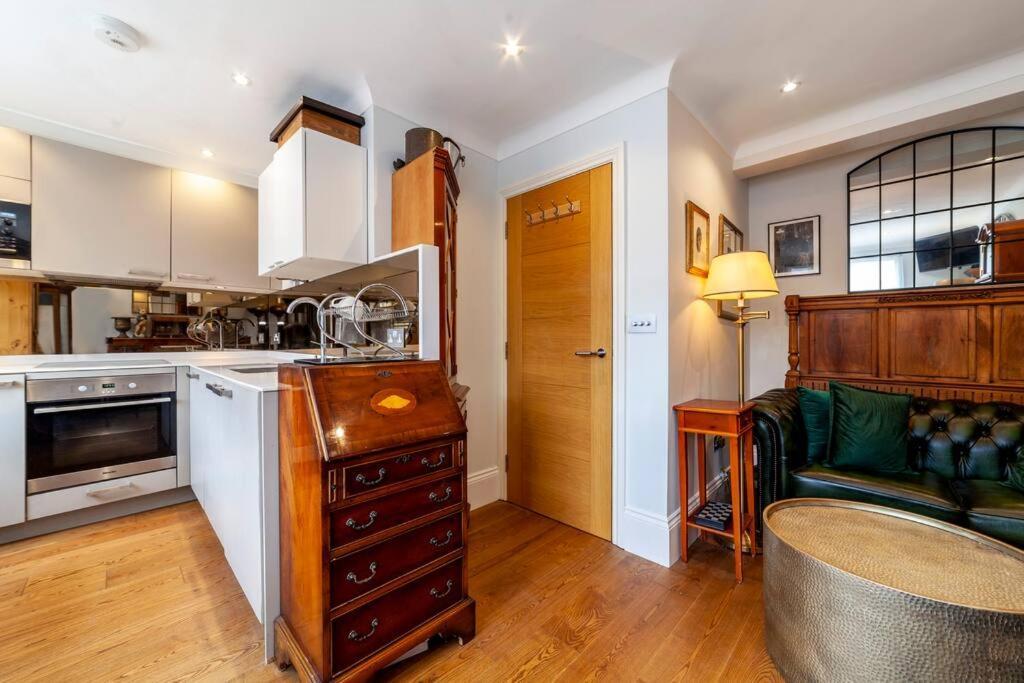 Outstanding Antique 1Br Flat In Soho Daire Londra Dış mekan fotoğraf